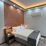 Zeus Hotel *