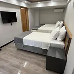 Zeus Hotel *