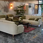 Zeus Hotel *