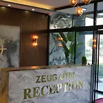Zeus ホテル *